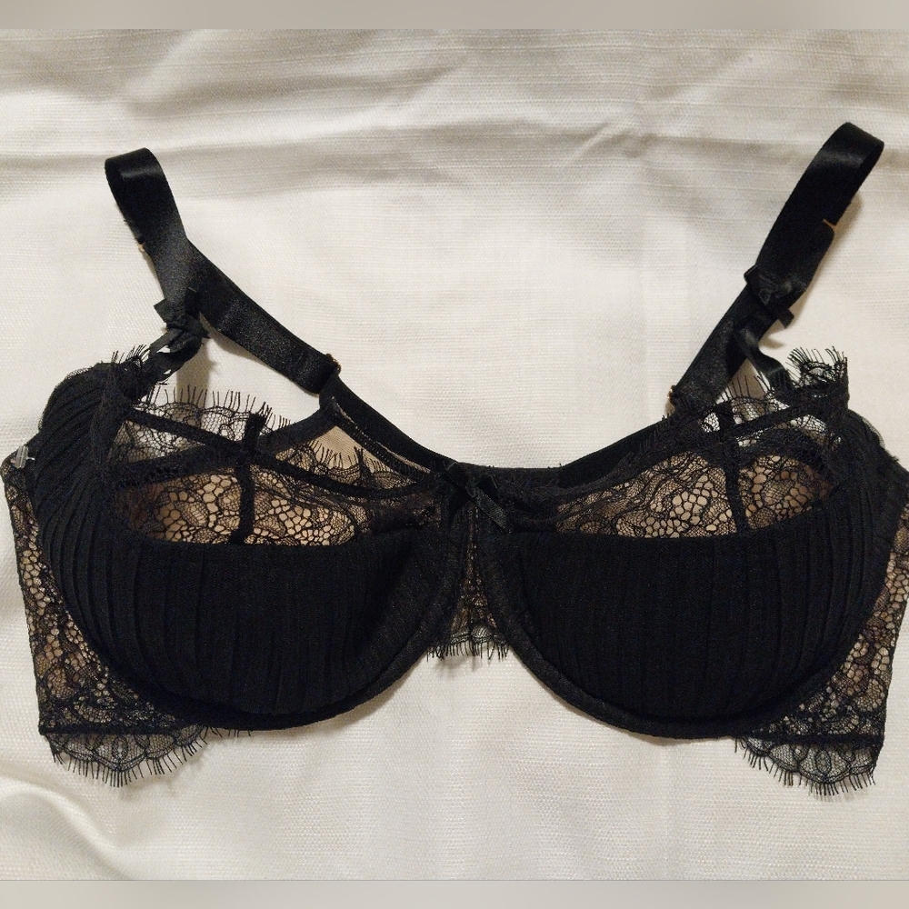 Cacique Black & Nude Colored Pintuck Lace & Mesh Padded Bra NWOT